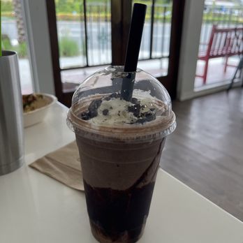 Golden Spoon - Chocolate Vanilla Swirl milkshake with oreo - Ice Cream & Frozen Yogurt Near Me - Corona Del Mar, California