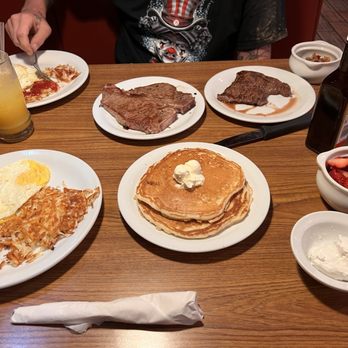 Denny's - American Near Me - Warrenton, Missouri