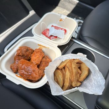 Hot Sauce and Panko - Chicken wings and wedge fries - Chicken Wings Near Me - San Francisco, California Hot Sauce and Panko - Chicken wings and wedge fries - Chicken Wings Near Me - San Francisco, California