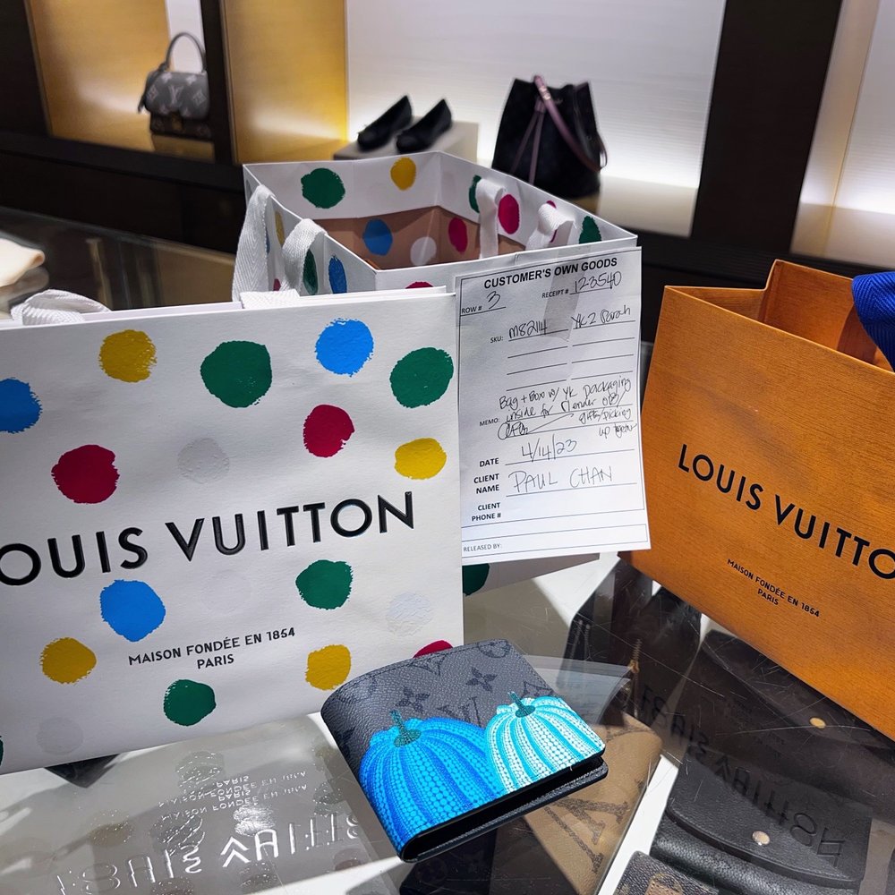 Louis Vuitton Honolulu Ala Moana Center - Picking my preorder - Accessories Near Me - Honolulu, Hawaii