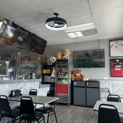 Persepolis Pizza & Subs - Inside
