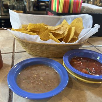 El Mariachi - Salsa and chips complementary - Mexican Near Me - West Yarmouth, Massachusetts El Mariachi - Salsa and chips complementary - Mexican Near Me - West Yarmouth, Massachusetts