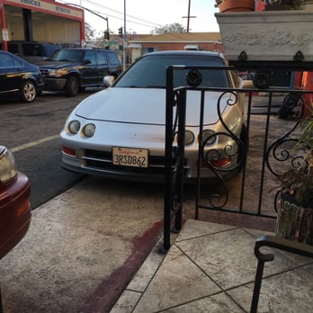 Custom Muffler and Brakes - Waiting outside on this cool ass patio were you can see the mechanics in action - Auto Repair Near Me - Hawthorne, California