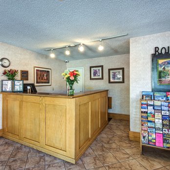 Boulder University Inn - Lobby - Hotels Near Me - Boulder, Colorado
