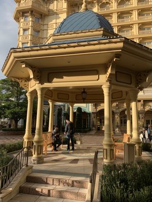 Tokyo Disneyland Hotel by null