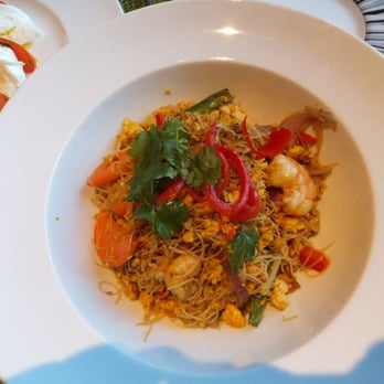 Amaranto - singapole fried noodle - Italian Near Me - London, XGL Amaranto - singapole fried noodle - Italian Near Me - London, XGL