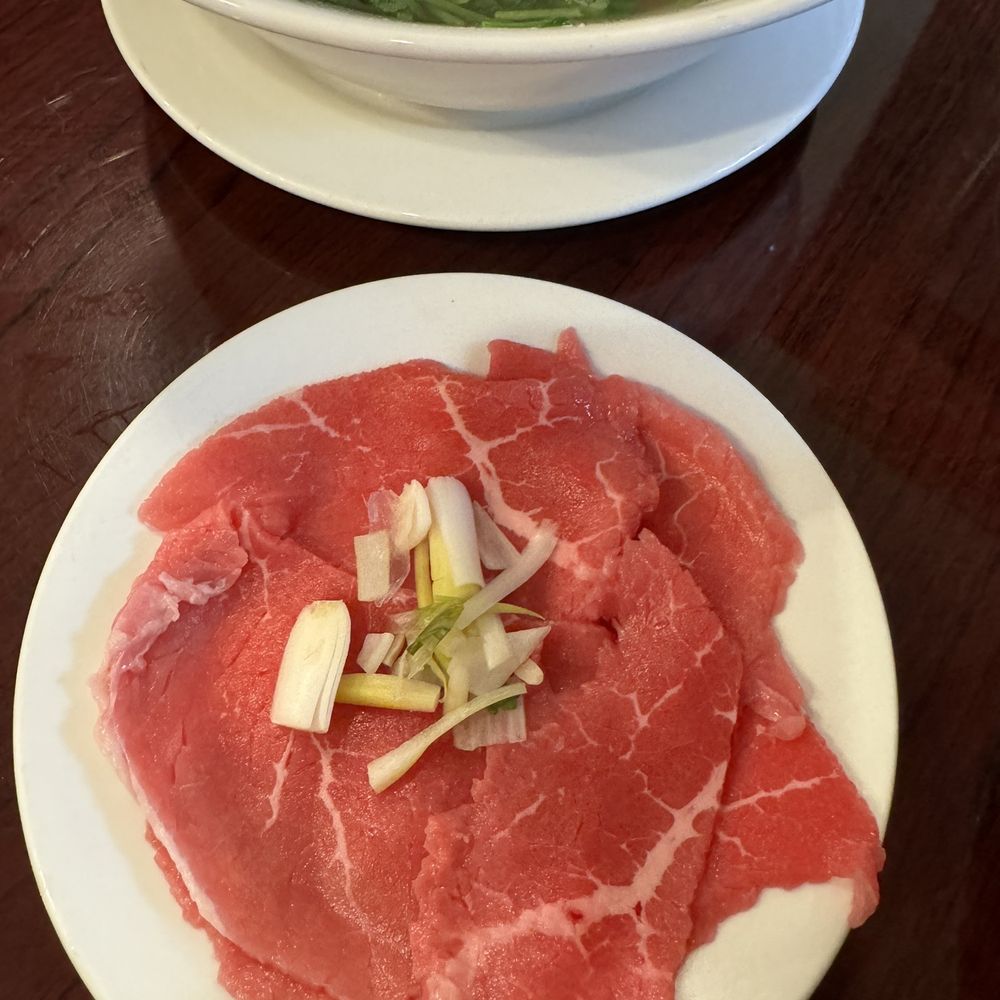 Euphoria Kitchen - Thoughtful presentation of raw meat for pho - Vietnamese Near Me - Gaithersburg, Maryland