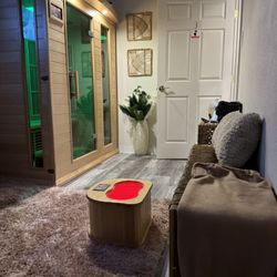 BWIT Purr fect Kitties - So relaxing. Sauna, massage chair and salt / red light therapy foot room