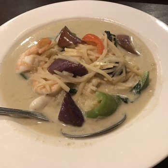 Bahn Thai Restaurant - Green curry with mixed seafood (shrimp, squid, fish) - Thai Near Me - Seattle, Washington Bahn Thai Restaurant - Green curry with mixed seafood (shrimp, squid, fish) - Thai Near Me - Seattle, Washington