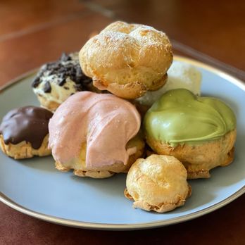 Beard Papa’s - Since 1999, Beard Papa's has been baking the world's best cream puffs. - Desserts Near Me - Pasadena, California