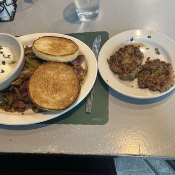 Edgebrook Coffee Shop - Corn Beef Hash with Poached Eggs, English Muffin, & Side of Longanisa - Coffee & Tea Near Me - Chicago, Illinois Edgebrook Coffee Shop - Corn Beef Hash with Poached Eggs, English Muffin, & Side of Longanisa - Coffee & Tea Near Me - Chicago, Illinois