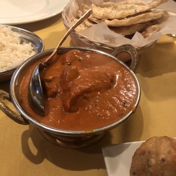 Saffron Indian Kitchen - Chicken Tikka Masala and Garlic Naan - Indian Near Me - Bala Cynwyd, Pennsylvania