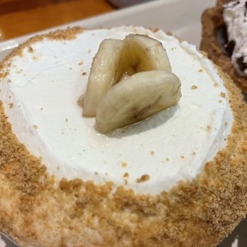 Leoda's Kitchen and Pie Shop - Banana Cream Pie - Breakfast & Brunch Near Me - Lahaina, Hawaii