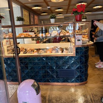 Farggi - Front counter - Cafeteria Near Me - Barcelona, B Farggi - Front counter - Cafeteria Near Me - Barcelona, B