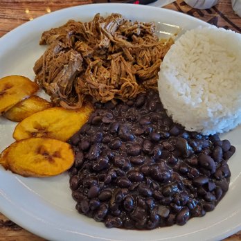 Mango's Grill - Pabellon criollo - Venezuelan Near Me - Haltom City, Texas