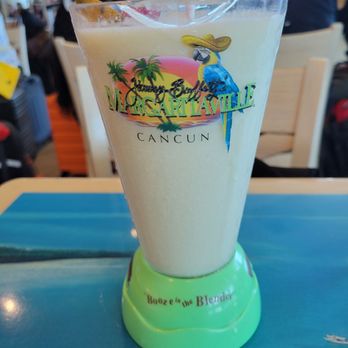 Air Margaritaville - Double piña colada, very little alcohol - Bars Near Me - Cancún, ROO