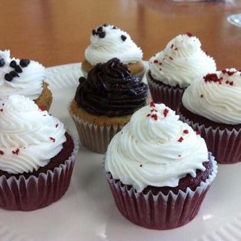 Evolve Bakery - Red velvet, chocolate chip and vanilla cupcakes - Vegan Near Me Evolve Bakery - Red velvet, chocolate chip and vanilla cupcakes - Vegan Near Me