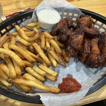 Flavor 91 Bistro - Ethiopian BBQ wings!! - Burgers Near Me - Whitehall, Ohio Flavor 91 Bistro - Ethiopian BBQ wings!! - Burgers Near Me - Whitehall, Ohio