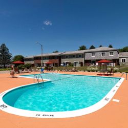 Rolling Green Apartments - Swimming Pool