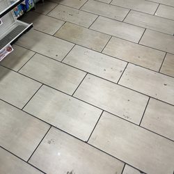 7-Eleven - The floors are disgusting