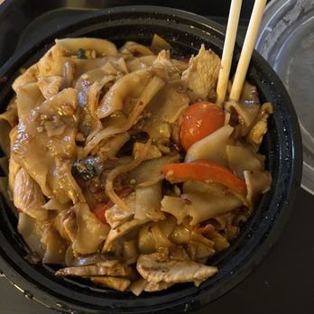 Sala Thai Restaurant - Kee Mao (Drunken Noodles) - Thai Near Me - Bethesda, Maryland Sala Thai Restaurant - Kee Mao (Drunken Noodles) - Thai Near Me - Bethesda, Maryland