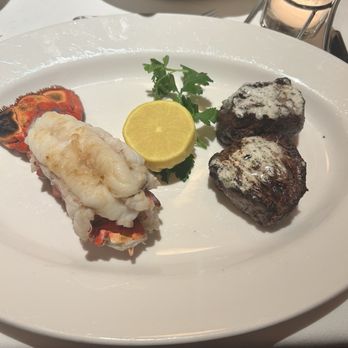 Shaw's Crab House - Surf & Turf - Seafood Near Me - Chicago, Illinois Shaw's Crab House - Surf & Turf - Seafood Near Me - Chicago, Illinois