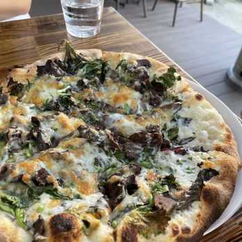 Bacari GDL - Smoked Mushroom Pizza - Mediterranean Near Me - Glendale, California