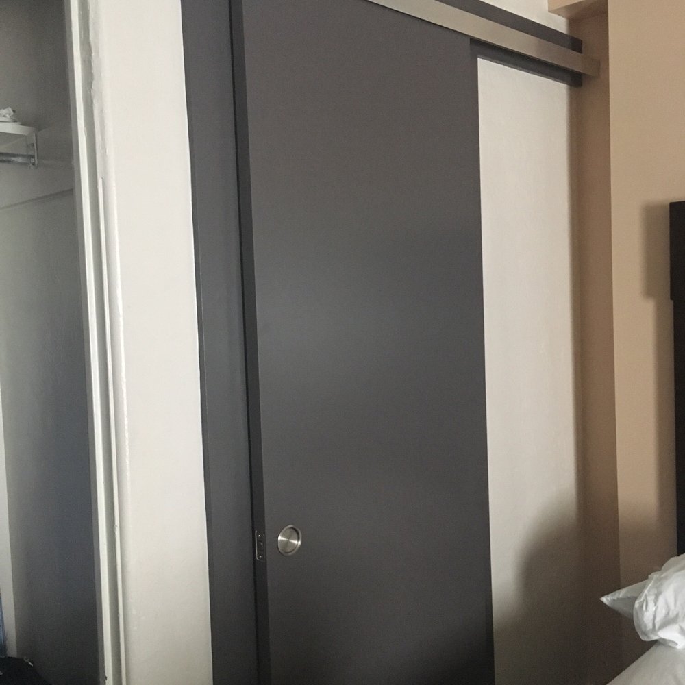 Eastside Lodge - Sliding door to the updated bathroom. - Hotels Near Me - Portland, Oregon Eastside Lodge - Sliding door to the updated bathroom. - Hotels Near Me - Portland, Oregon