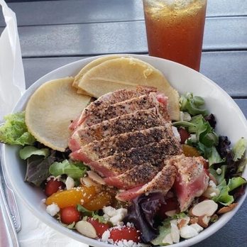 Moondog Seaside Eatery - Ahi tuna salad. - Seafood Near Me - Fulton, Texas