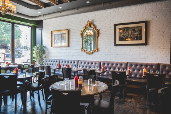 L'Gros Luxe Vieux-Longueuil by null