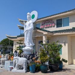 Duoc Su Buddhist Temple