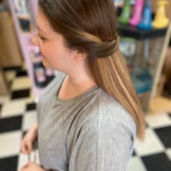 Dinnie’s Beauty Supplies and Natural Braiding Salon