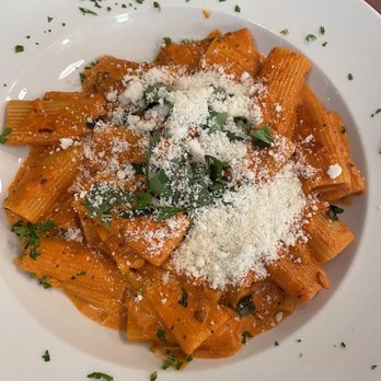 Fumo - Rigatoni with vodka sauce - Italian Near Me - New York, New York Fumo - Rigatoni with vodka sauce - Italian Near Me - New York, New York