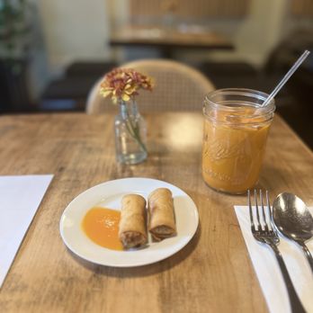 Chomp Chomp Thai kitchen - Spring roll & Thai Iced Tea - Thai Near Me - New York, New York
