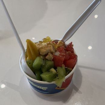 Pinkberry - kiwi, strawberry toppings with mango froyo - Ice Cream & Frozen Yogurt Near Me - Elk Grove, California Pinkberry - kiwi, strawberry toppings with mango froyo - Ice Cream & Frozen Yogurt Near Me - Elk Grove, California