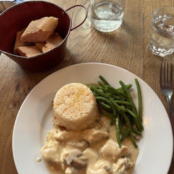 La Citrouille - Fricassée with mushroom sauce - French Near Me - Paris, 75 La Citrouille - Fricassée with mushroom sauce - French Near Me - Paris, 75