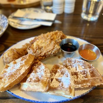 Chef Art Smith's Reunion - Chicken and waffles. - American Near Me - Chicago, Illinois