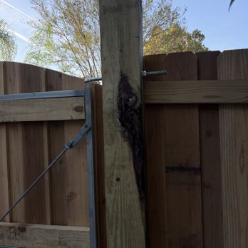 King's Fence - Why use this KNOT piece of wood, for a $4,000 gate??? - Fences & Gates Near Me - Jacksonville, Florida King's Fence - Why use this KNOT piece of wood, for a $4,000 gate??? - Fences & Gates Near Me - Jacksonville, Florida