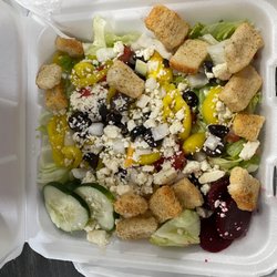 Hugo's Pizza - Greek salad