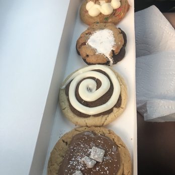 Crumbl - Alamo Ranch - Muddy buddy, cinnamon swirl, s'mores, cake batter - Bakeries Near Me - San Antonio, Texas