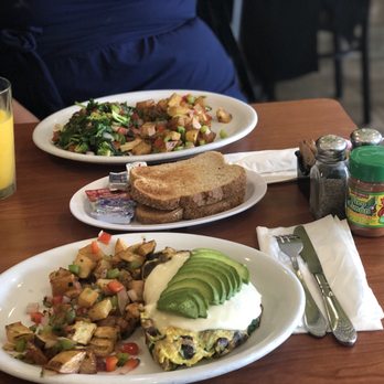 V Boulevard Cafe - Coffee & Tea Near Me - Glendale, California