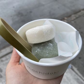 mochidoki - Vanilla bean & green tea mochi ice cream - Ice Cream & Frozen Yogurt Near Me - New York, New York mochidoki - Vanilla bean & green tea mochi ice cream - Ice Cream & Frozen Yogurt Near Me - New York, New York