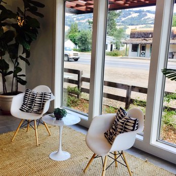 Baxter Winery - Cute sitting area. - Wineries Near Me - Philo, California