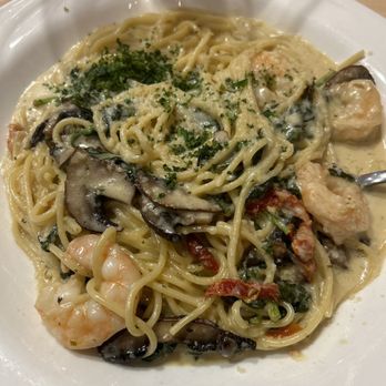 Mel's at 22 - Shrimp, pasta, spinach, and a delicious white sauce with tons of flavor - Bars Near Me - Cooperstown, New York Mel's at 22 - Shrimp, pasta, spinach, and a delicious white sauce with tons of flavor - Bars Near Me - Cooperstown, New York