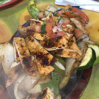 Salsa & Beer - Chicken fajitas - Mexican Near Me - Van Nuys, California Salsa & Beer - Chicken fajitas - Mexican Near Me - Van Nuys, California