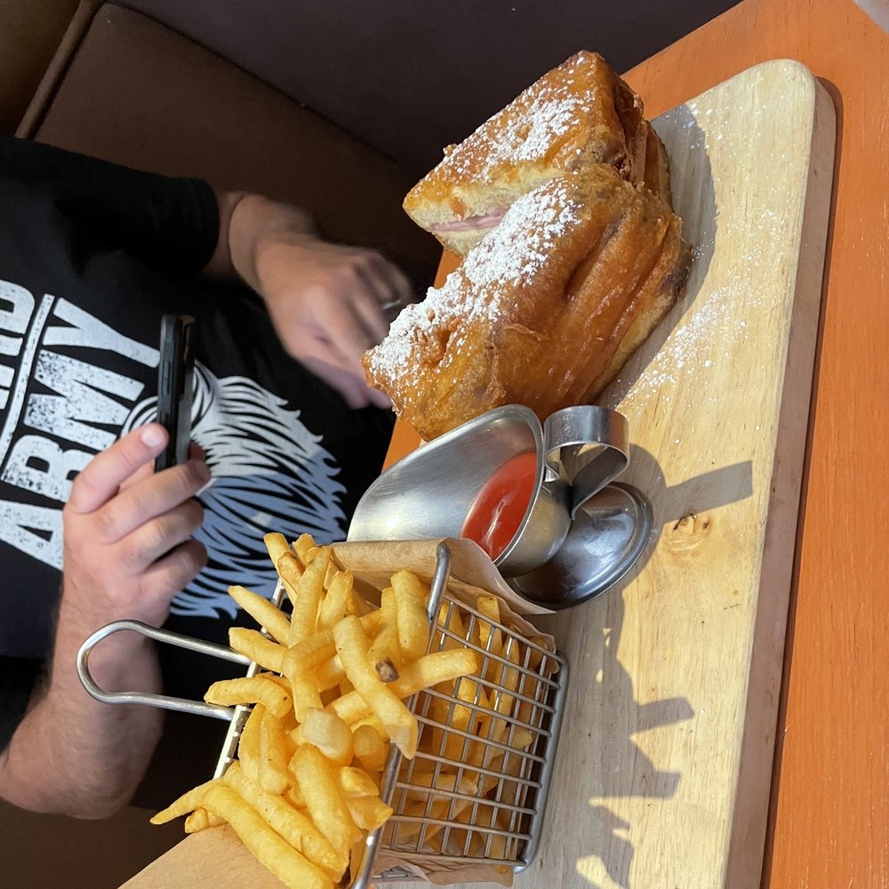 Cafe Mundial - Lounges Near Me - Monrovia, California