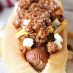 The Dog House - Yummy Chili Dog