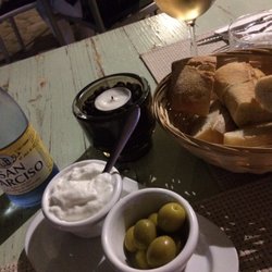 S'Indic Sineu - First things first: Bread, olives and aioli 1,50€
