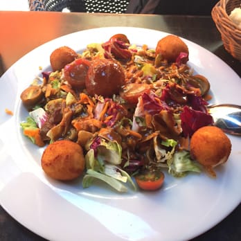 El Bacalao - Salade boulettes de chèvre chaud - Spanish Near Me - Seville, SE El Bacalao - Salade boulettes de chèvre chaud - Spanish Near Me - Seville, SE