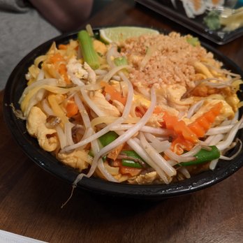 The Basil Leaf Sushi & Thai - Chicken pad thai - Sushi Bars Near Me - High Point, North Carolina